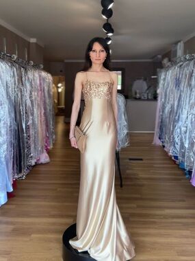 Elegant Gold Evening Gown with Embellished Bodice
